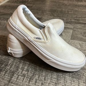 Women’s 6.5 Men’s 5 unisex Vans White Slip On